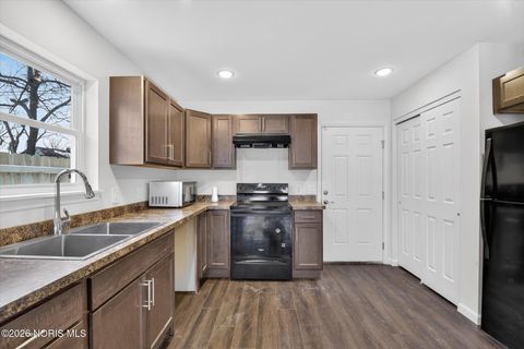 Tiny photo for 543 Lucas Street, Toledo, OH 43604 (MLS # 10003873)