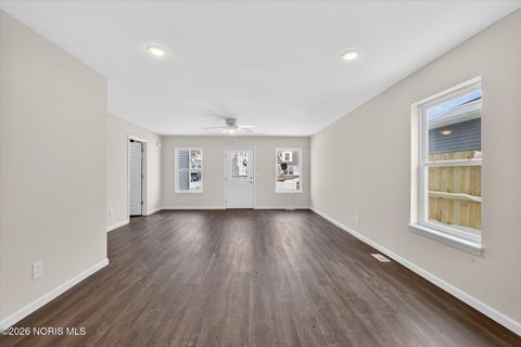 Tiny photo for 543 Lucas Street, Toledo, OH 43604 (MLS # 10003873)