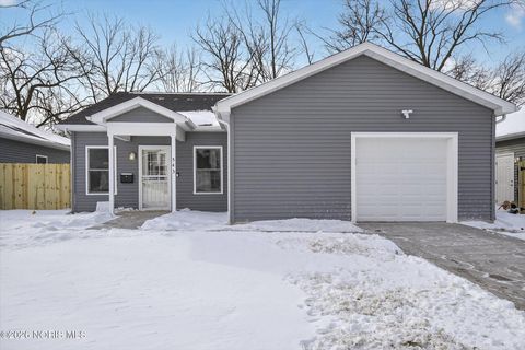 Tiny photo for 543 Lucas Street, Toledo, OH 43604 (MLS # 10003873)