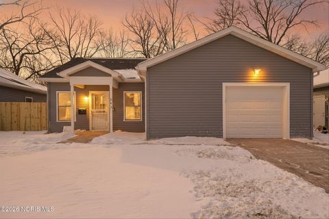 Photo of 543 Lucas Street, Toledo, OH 43604 (MLS # 10003873)