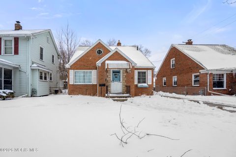 Photo of 3906 Garrison Road, Toledo, OH 43613 (MLS # 10003548)