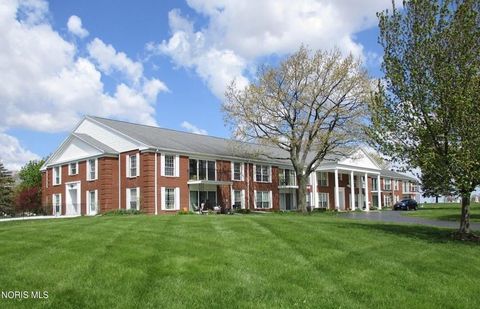 Photo of 425 W Ridge Drive #Apt 3, Fostoria, OH 44830 (MLS # 10005190)