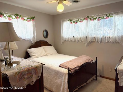 Tiny photo for 603 Alma Drive, Fostoria, OH 44830 (MLS # 10000712)