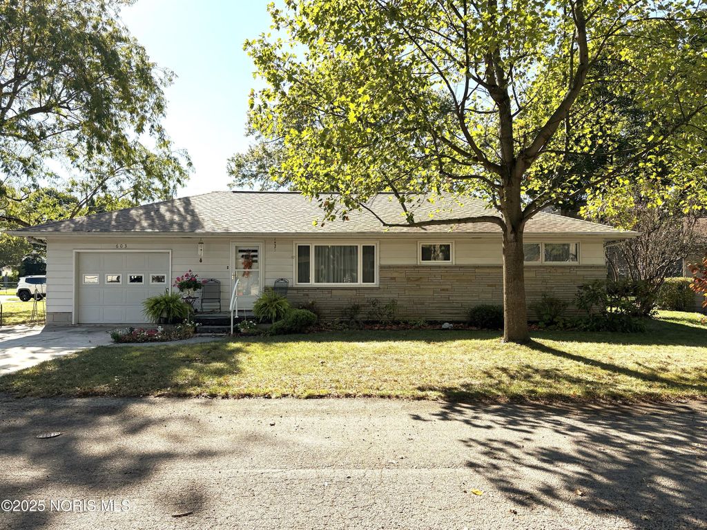 Photo for 603 Alma Drive, Fostoria, OH 44830 (MLS # 10000712)