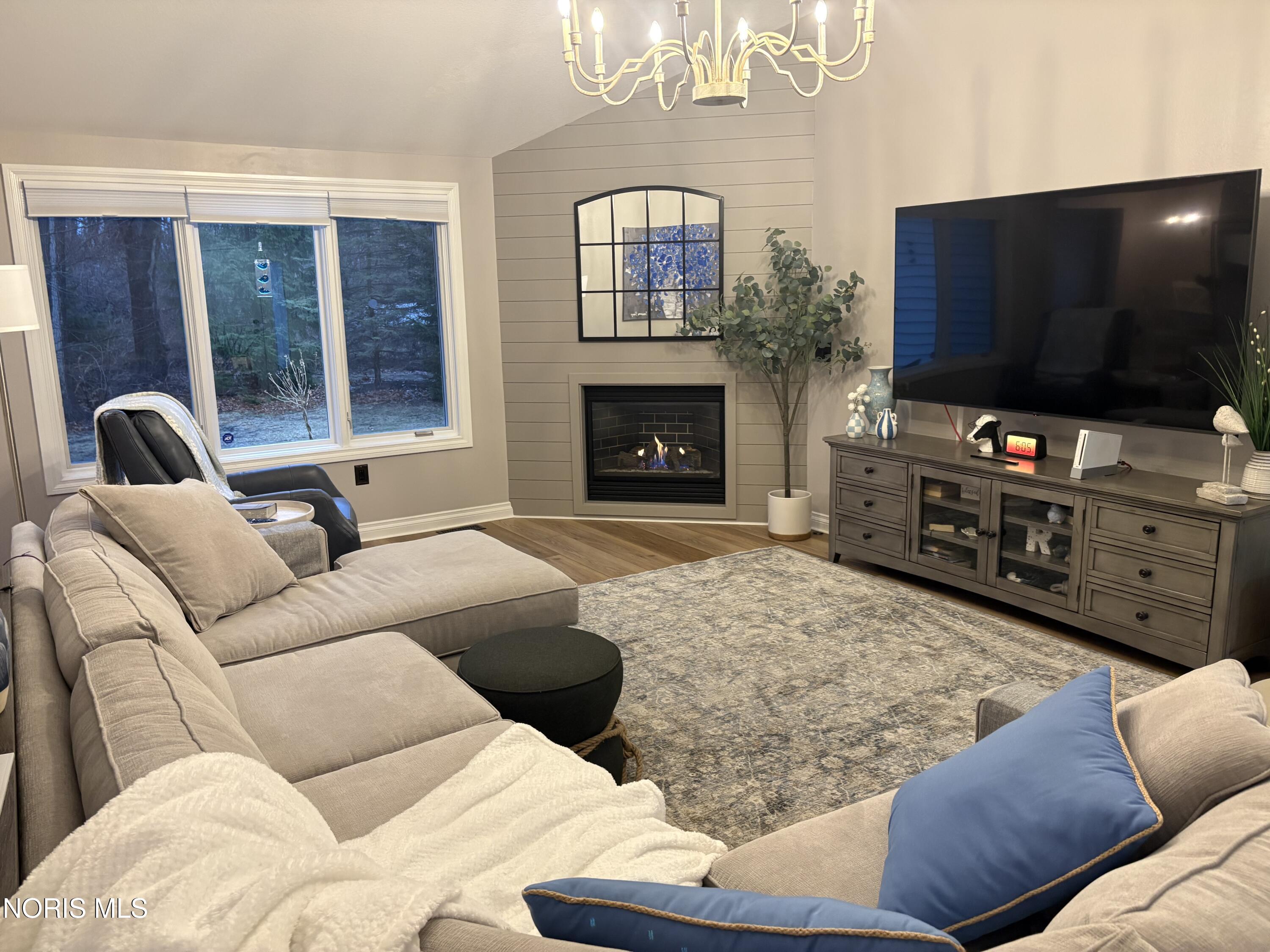 1944 Silverpine Court