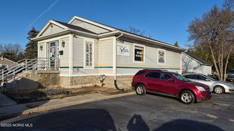 Photo of 2210 W Laskey Road, Toledo, OH 43613 (MLS # 10002467)