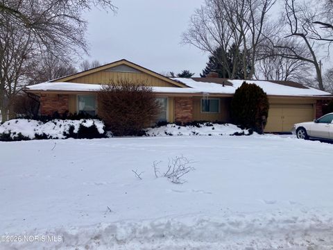 Photo of 2147 Glen Arbor Drive, Toledo, OH 43614 (MLS # 10003827)