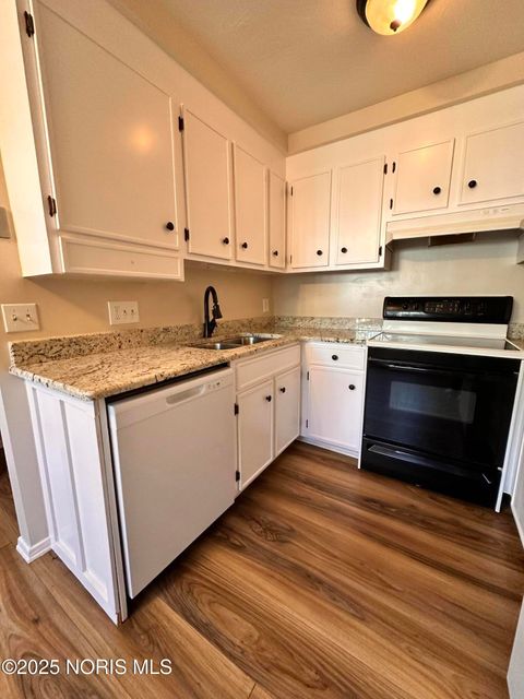 Tiny photo for 11 Meadowbrook Drive, Perrysburg, OH 43551 (MLS # 10002562)