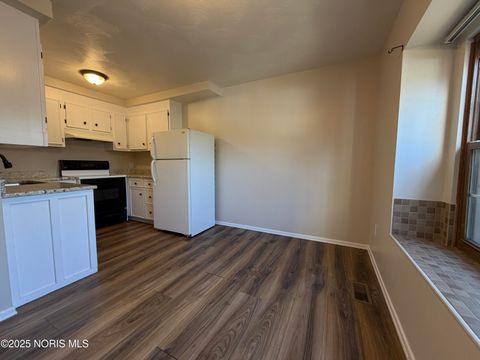 Tiny photo for 11 Meadowbrook Drive, Perrysburg, OH 43551 (MLS # 10002562)