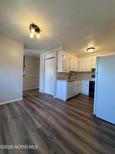 Tiny photo for 11 Meadowbrook Drive, Perrysburg, OH 43551 (MLS # 10002562)