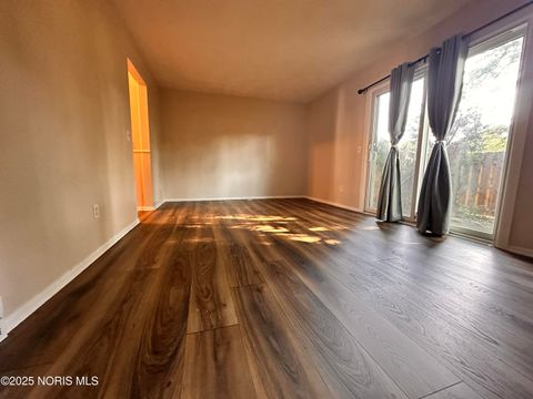 Tiny photo for 11 Meadowbrook Drive, Perrysburg, OH 43551 (MLS # 10002562)