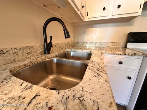 Tiny photo for 11 Meadowbrook Drive, Perrysburg, OH 43551 (MLS # 10002562)