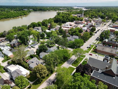 Tiny photo for 209 W 2nd Street, Perrysburg, OH 43551 (MLS # 10010450)