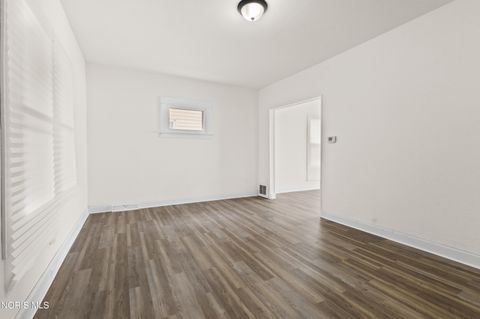 Tiny photo for 816 Geneva Avenue, Toledo, OH 43609 (MLS # 10010228)