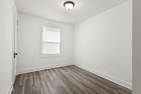 Tiny photo for 816 Geneva Avenue, Toledo, OH 43609 (MLS # 10010228)