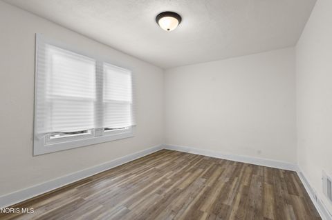 Tiny photo for 816 Geneva Avenue, Toledo, OH 43609 (MLS # 10010228)