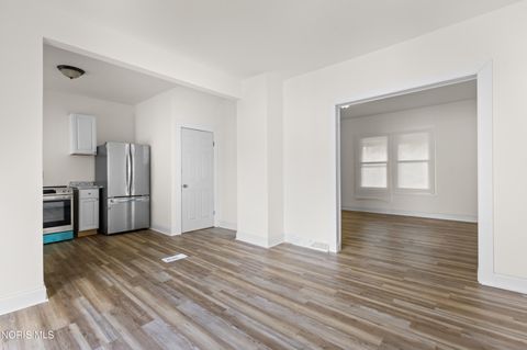 Tiny photo for 816 Geneva Avenue, Toledo, OH 43609 (MLS # 10010228)