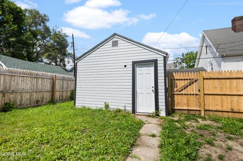 Tiny photo for 816 Geneva Avenue, Toledo, OH 43609 (MLS # 10010228)