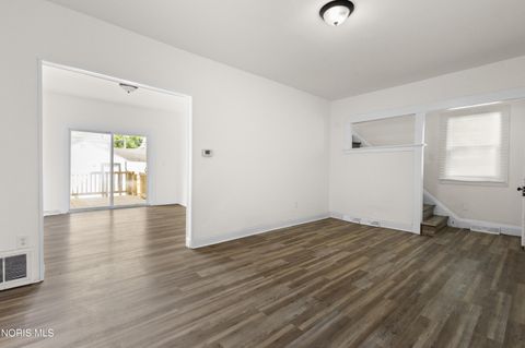 Tiny photo for 816 Geneva Avenue, Toledo, OH 43609 (MLS # 10010228)