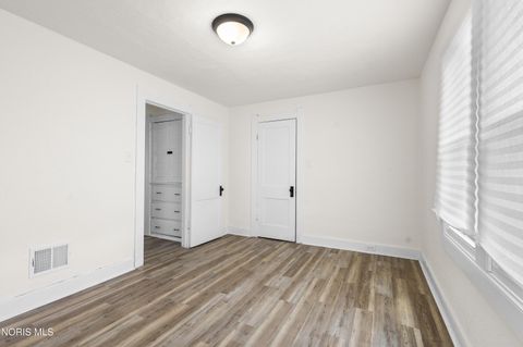 Tiny photo for 816 Geneva Avenue, Toledo, OH 43609 (MLS # 10010228)