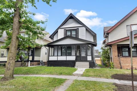 Photo of 816 Geneva Avenue, Toledo, OH 43609 (MLS # 10010228)