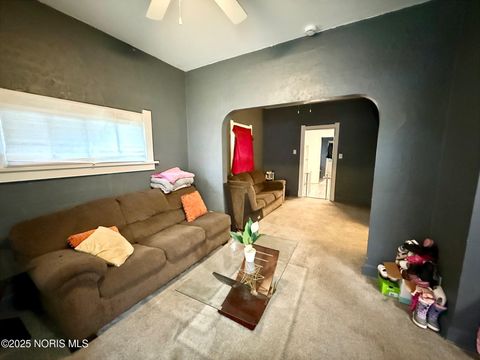 Tiny photo for 1321 Gordon Street, Toledo, OH 43609 (MLS # 10000774)