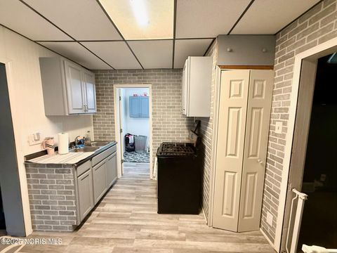 Tiny photo for 1321 Gordon Street, Toledo, OH 43609 (MLS # 10000774)