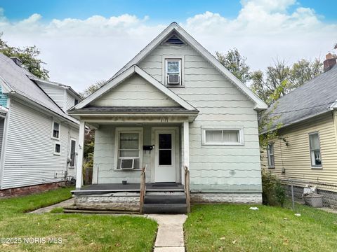 Tiny photo for 1321 Gordon Street, Toledo, OH 43609 (MLS # 10000774)