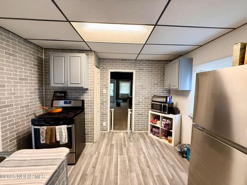 Tiny photo for 1321 Gordon Street, Toledo, OH 43609 (MLS # 10000774)