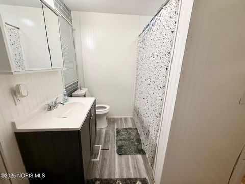 Tiny photo for 1321 Gordon Street, Toledo, OH 43609 (MLS # 10000774)