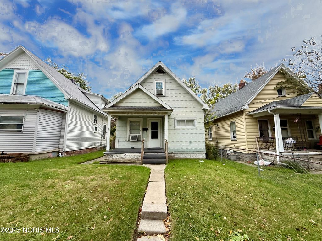 Photo for 1321 Gordon Street, Toledo, OH 43609 (MLS # 10000774)