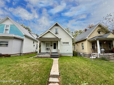 Photo of 1321 Gordon Street, Toledo, OH 43609 (MLS # 10000774) Photo of 1321 Gordon Street, Toledo, OH 43609 (MLS # 10000774)