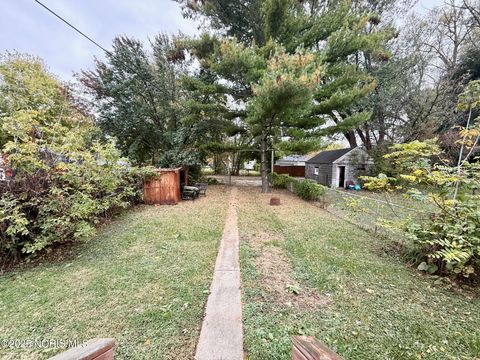 Tiny photo for 1321 Gordon Street, Toledo, OH 43609 (MLS # 10000774)