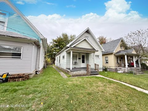 Tiny photo for 1321 Gordon Street, Toledo, OH 43609 (MLS # 10000774)