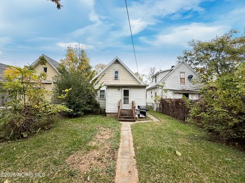 Tiny photo for 1321 Gordon Street, Toledo, OH 43609 (MLS # 10000774)