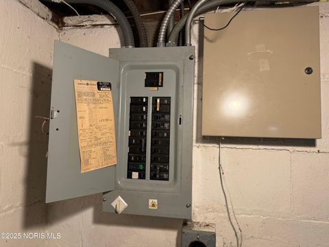 Tiny photo for 319 W Capistrano Avenue, Toledo, OH 43612 (MLS # 10002559)