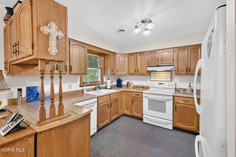 Tiny photo for 4691 Hanley Road, Millbury, OH 43447 (MLS # 10010353)