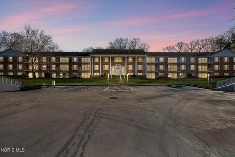 Photo of 5679 Monroe Street, Sylvania, OH 43560 (MLS # 10004936)