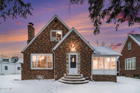 Photo of 4705 W Bancroft Street, Toledo, OH 43615 (MLS # 10006638)