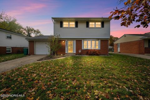 Photo of 342 S Harefoote Street, Holland, OH 43528 (MLS # 10000801) Photo of 342 S Harefoote Street, Holland, OH 43528 (MLS # 10000801)