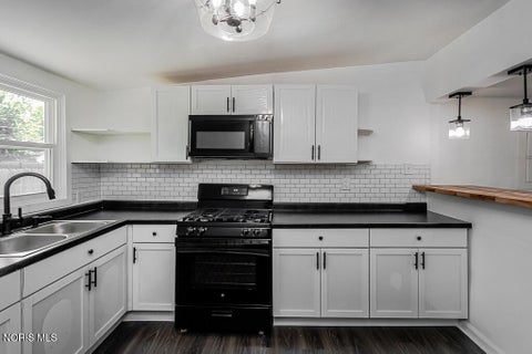 Tiny photo for 346 E Streicher Street, Toledo, OH 43608 (MLS # 10014412)