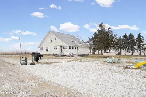 Tiny photo for 611 County Road, Liberty Center, OH 43532 (MLS # 10002691)