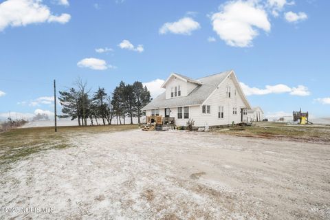 Tiny photo for 611 County Road, Liberty Center, OH 43532 (MLS # 10002691)