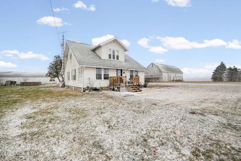 Tiny photo for 611 County Road, Liberty Center, OH 43532 (MLS # 10002691)