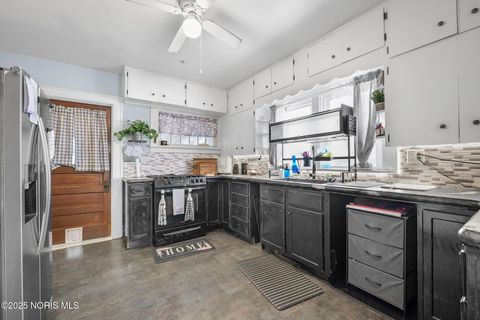 Tiny photo for 611 County Road, Liberty Center, OH 43532 (MLS # 10002691)