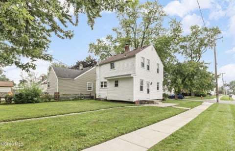 Tiny photo for 3040 Strathmoor Avenue, Toledo, OH 43614 (MLS # 10011979)