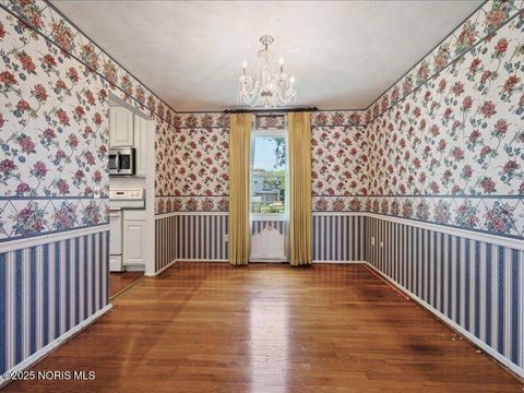 Tiny photo for 135 Birchcrest Drive, Perrysburg, OH 43551 (MLS # 10000605)