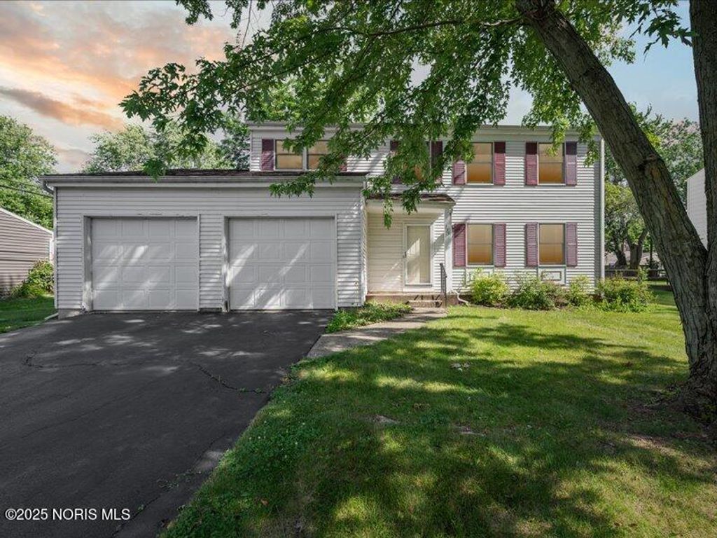 Photo for 135 Birchcrest Drive, Perrysburg, OH 43551 (MLS # 10000605)