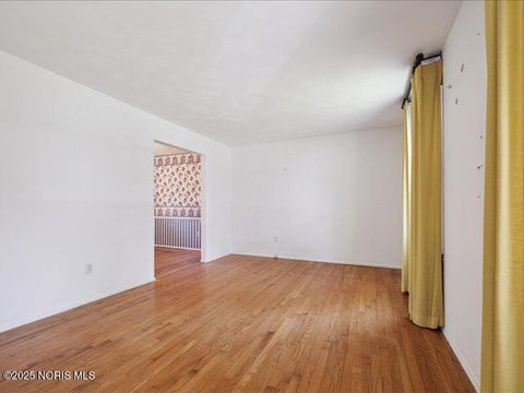 Tiny photo for 135 Birchcrest Drive, Perrysburg, OH 43551 (MLS # 10000605)