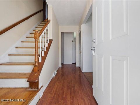 Tiny photo for 135 Birchcrest Drive, Perrysburg, OH 43551 (MLS # 10000605)
